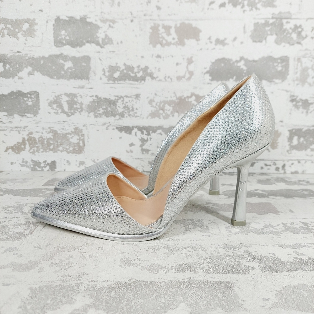 NEW Mia Ciana Silver Rhinestone Pointed Toe Pumps A904